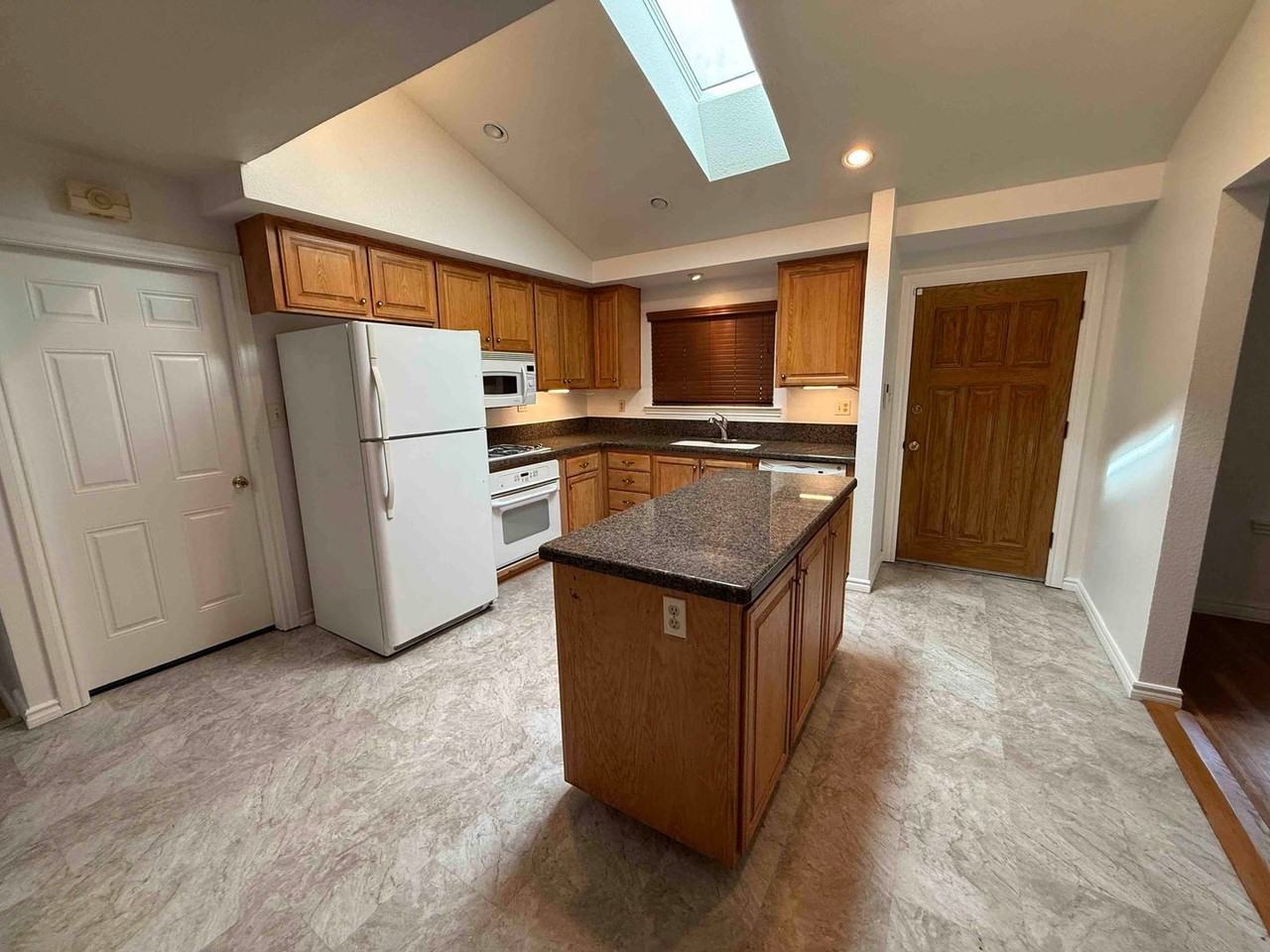 153 Waterglen Cir - Photo 3 of 37