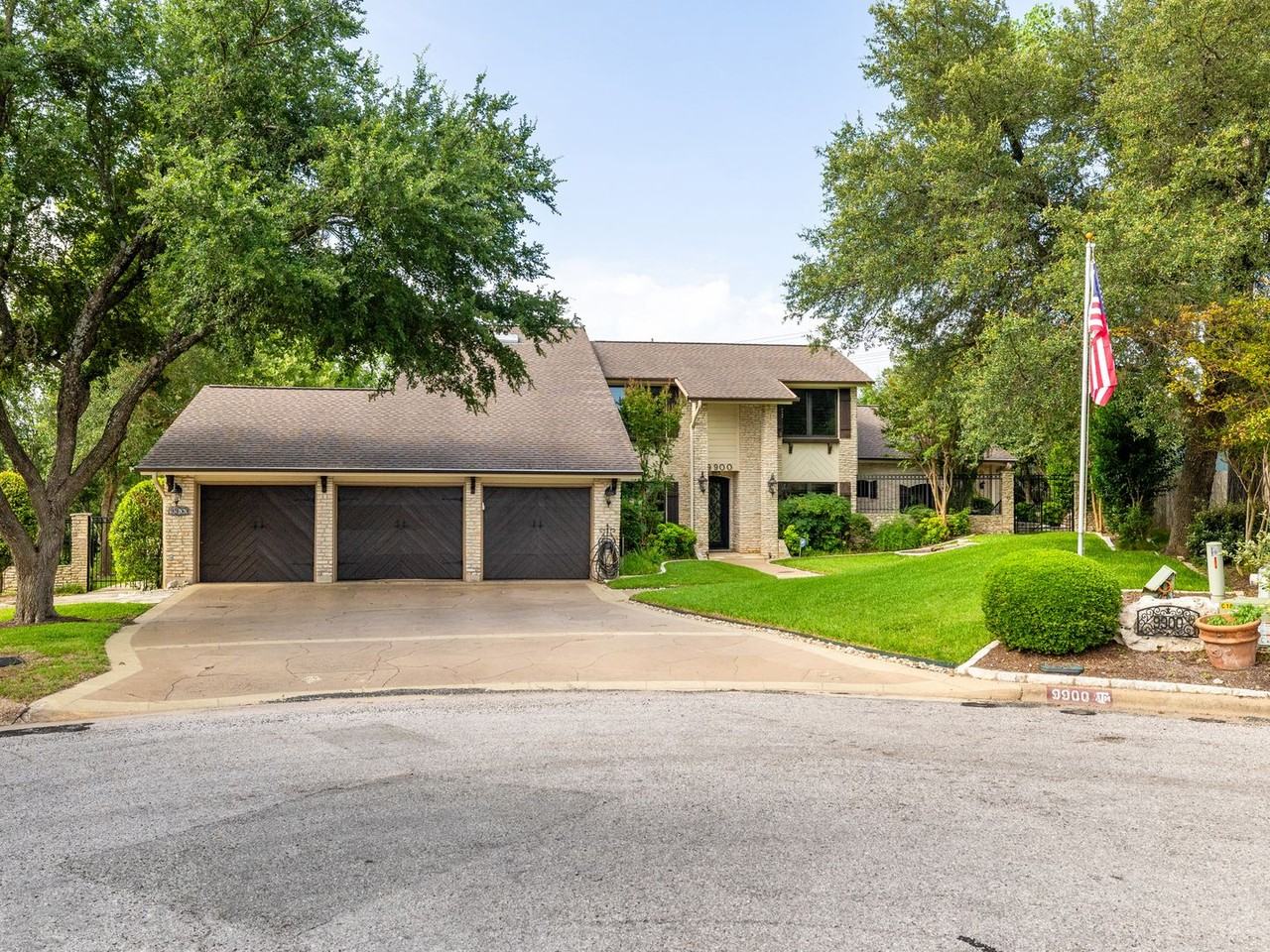 9900 Winding Oak Cir - Photo 2 of 35