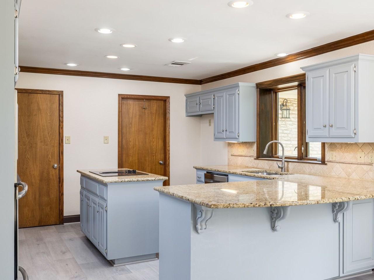 9900 Winding Oak Cir - Photo 4 of 35