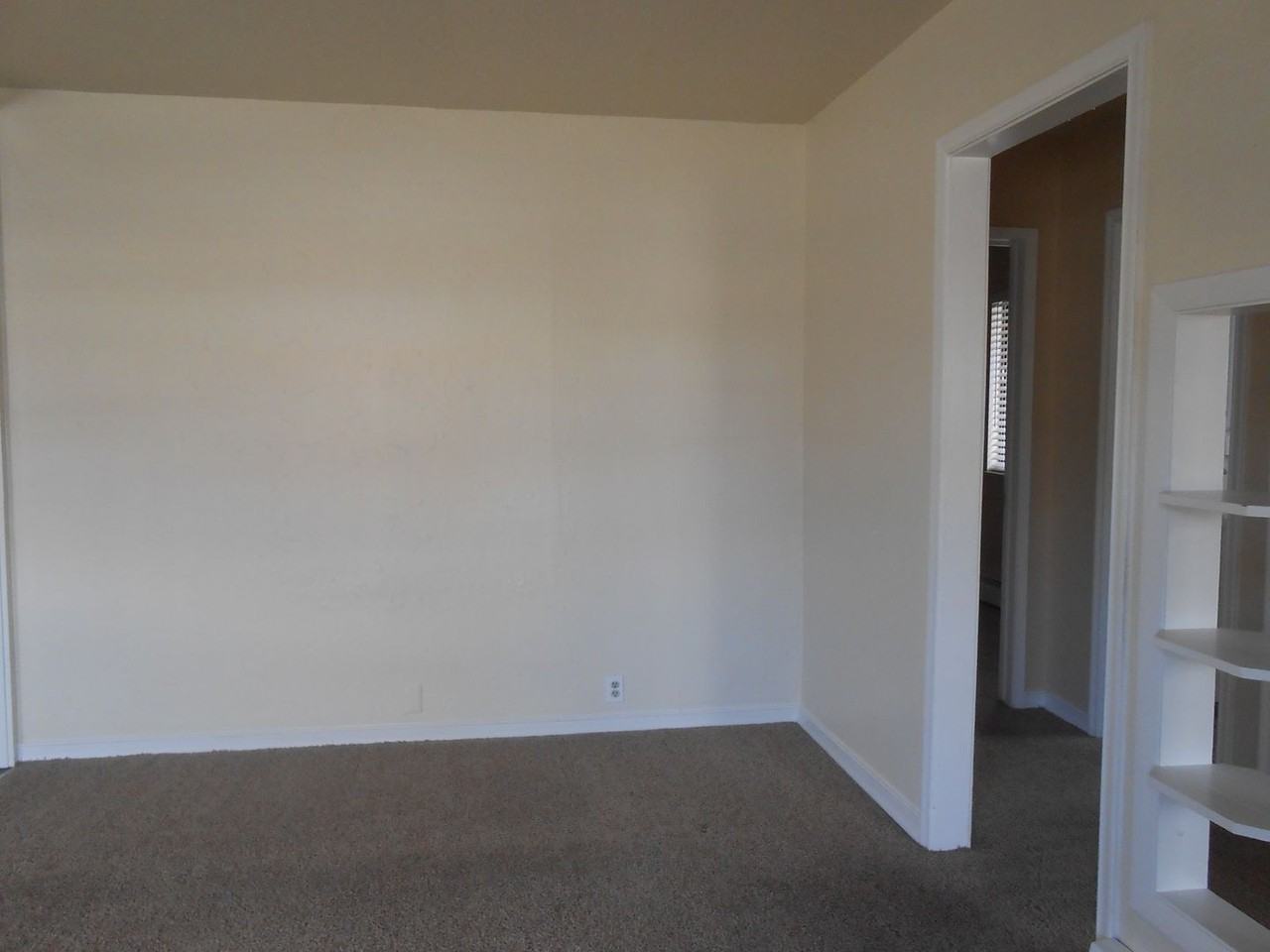 1051 Teller Ave - Photo 3 of 18