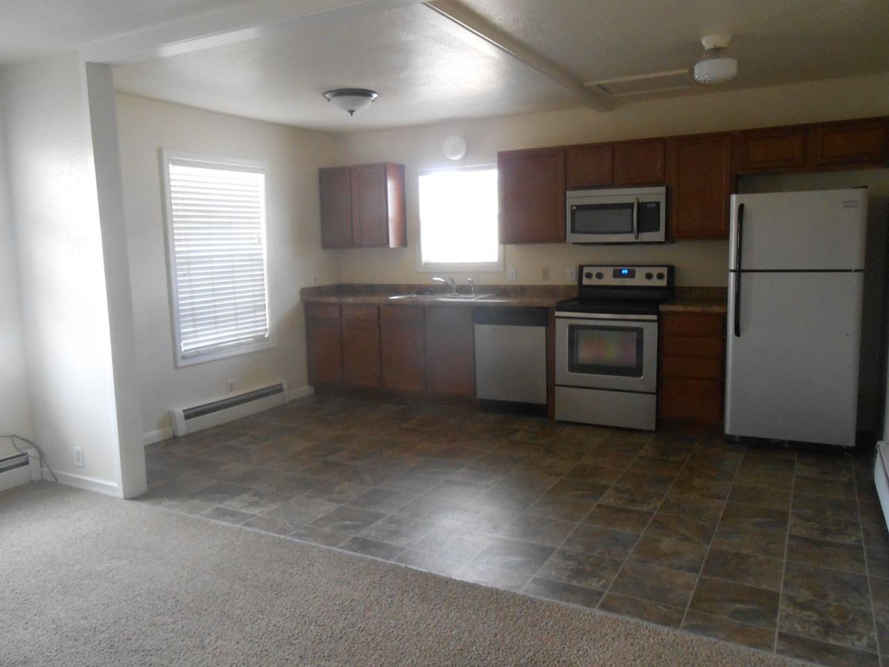 1051 Teller Ave - Photo 4 of 18