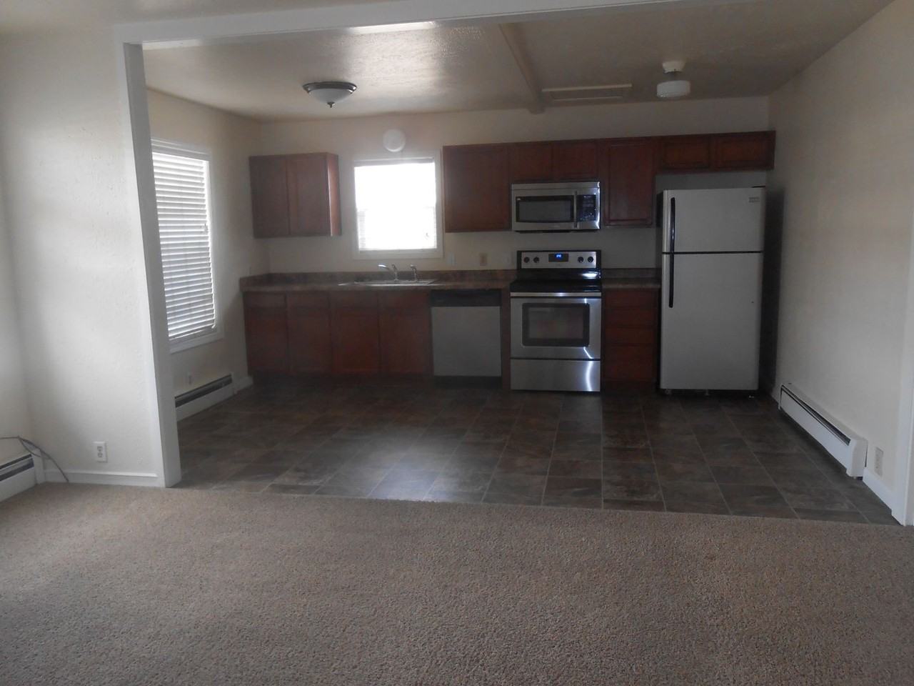 1051 Teller Ave - Photo 6 of 18
