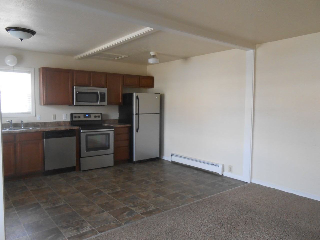 1051 Teller Ave - Photo 7 of 18