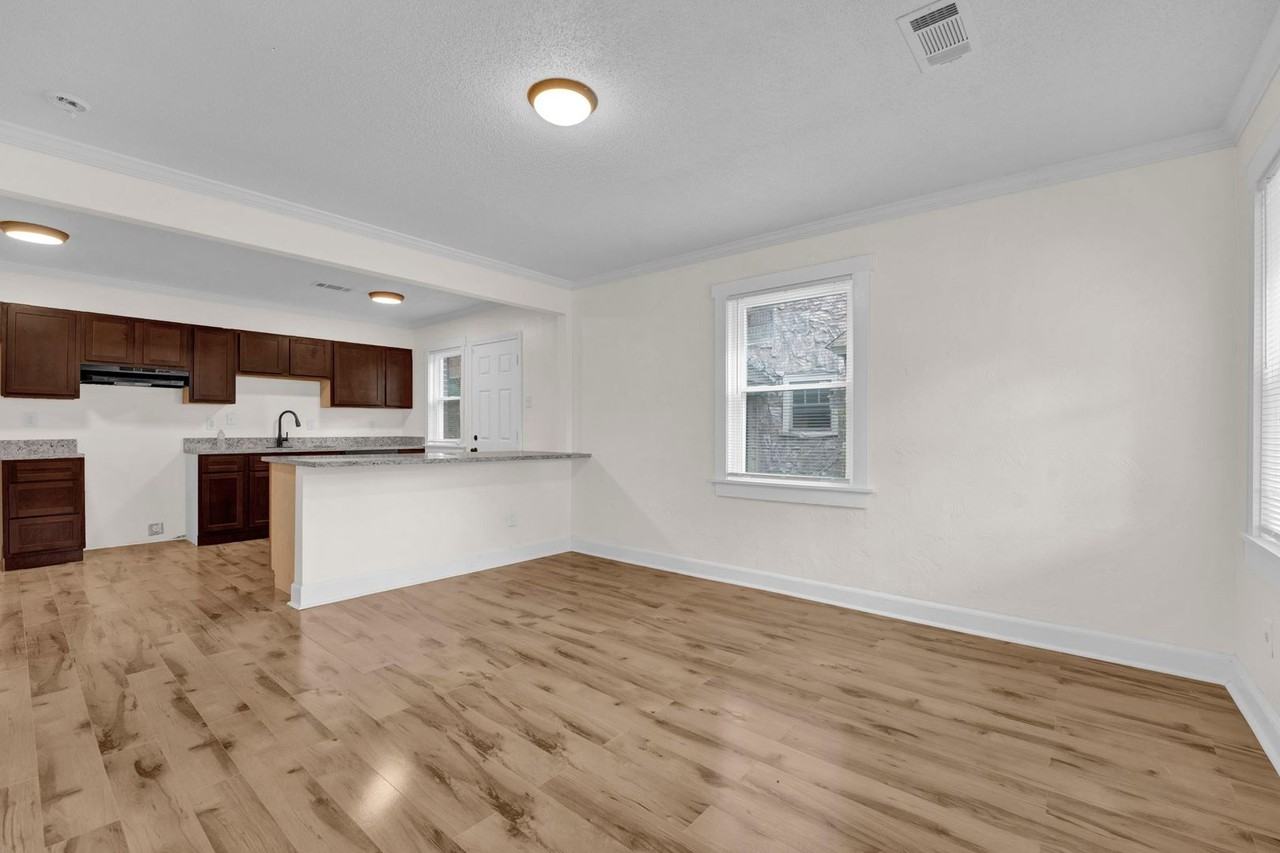 759 E Mallory Ave - Photo 3 of 23