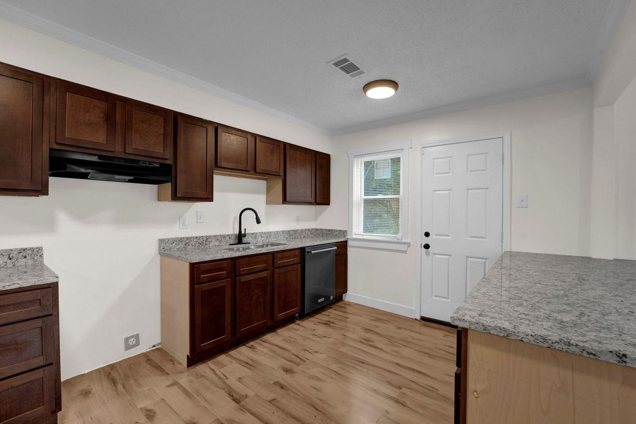 759 E Mallory Ave - Photo 4 of 23