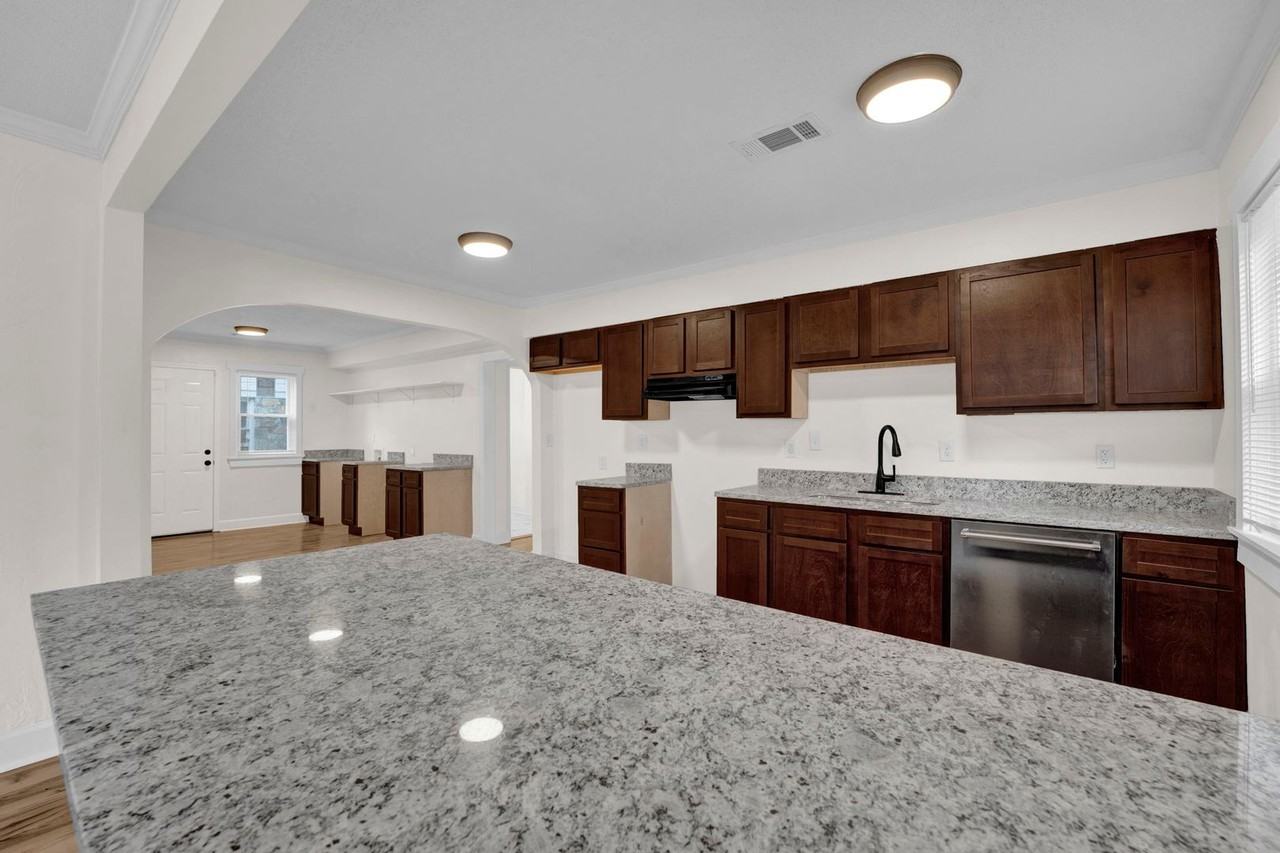 759 E Mallory Ave - Photo 5 of 23
