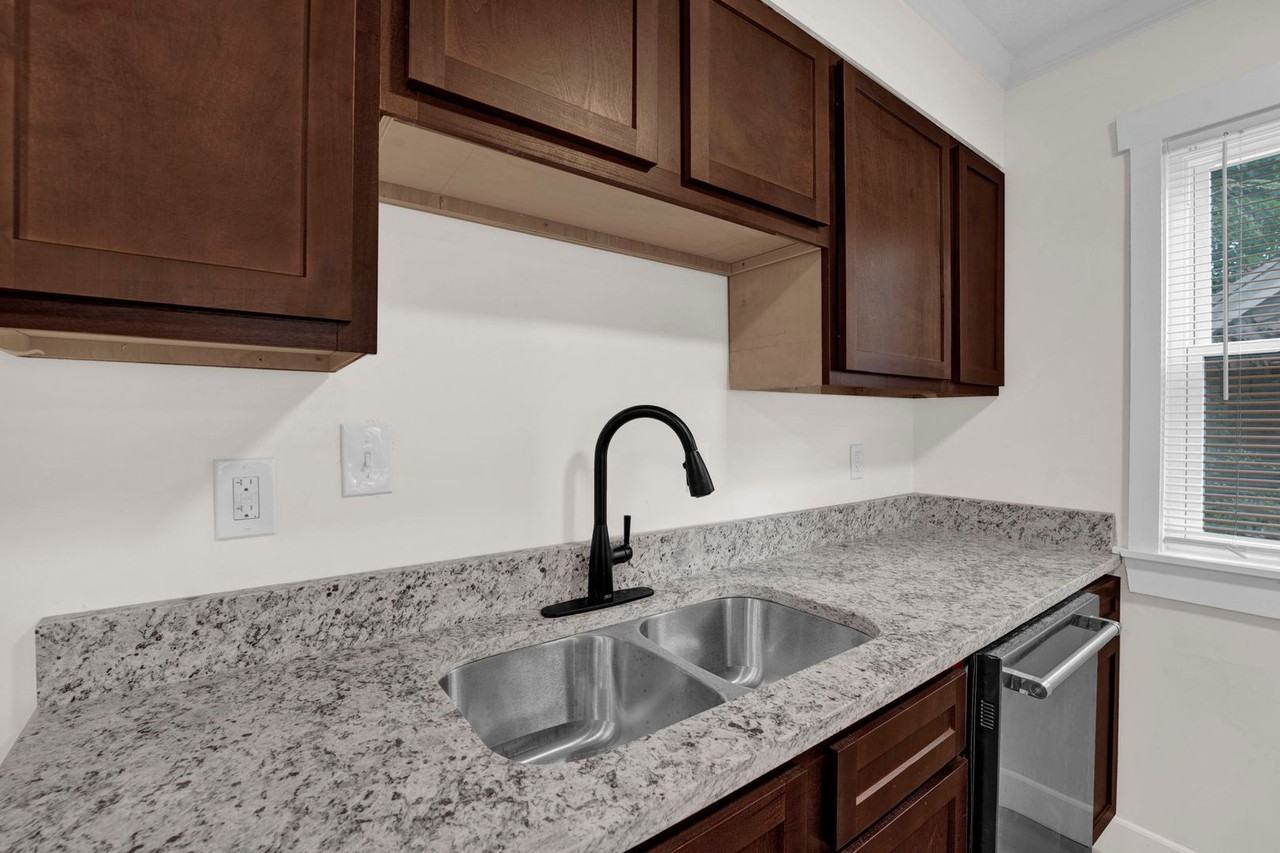 759 E Mallory Ave - Photo 6 of 23