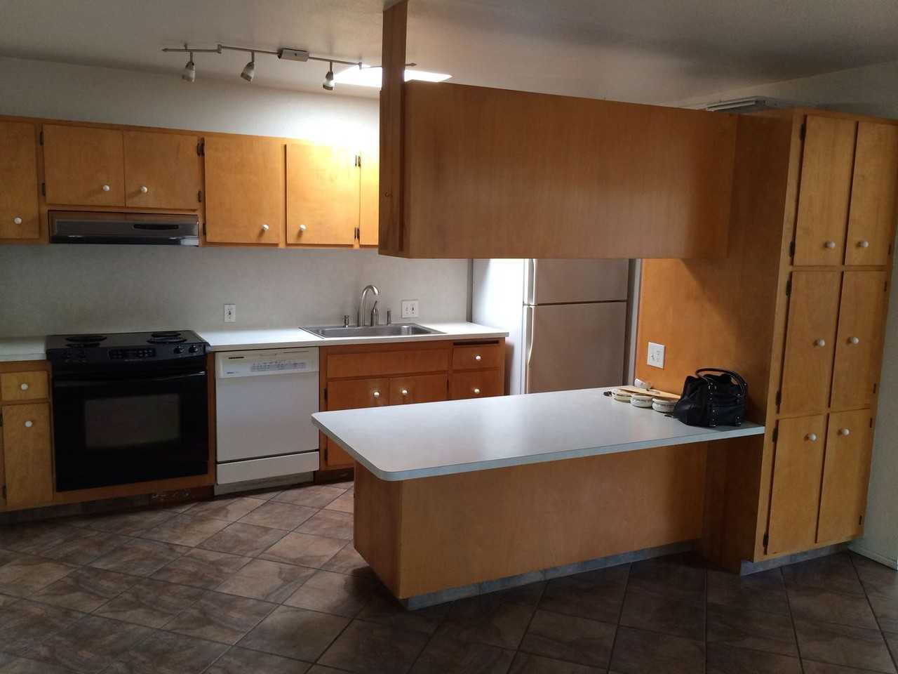 405 Jardin Pl - Photo 3 of 13
