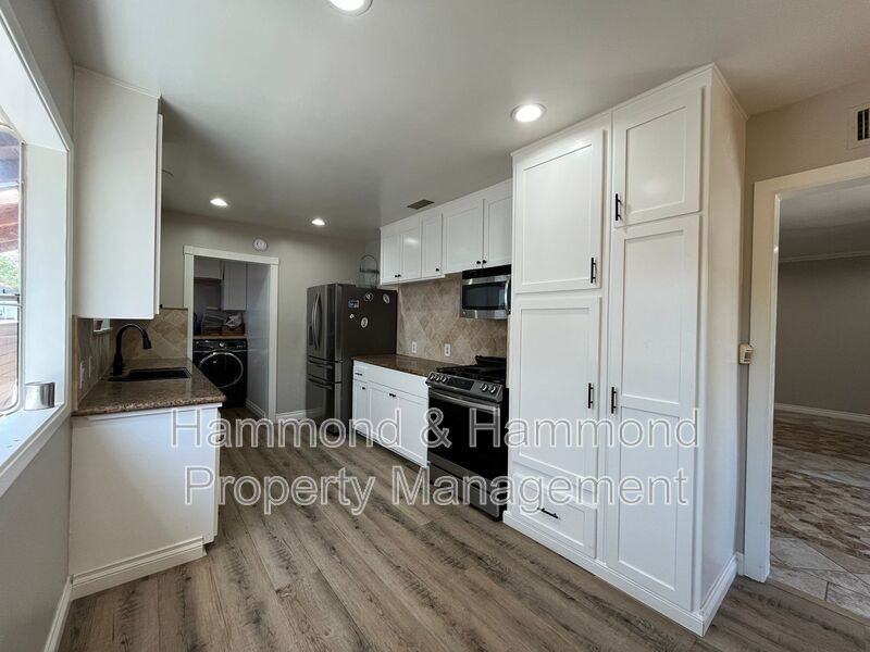 15358 Leadwell St - Photo 6 of 13