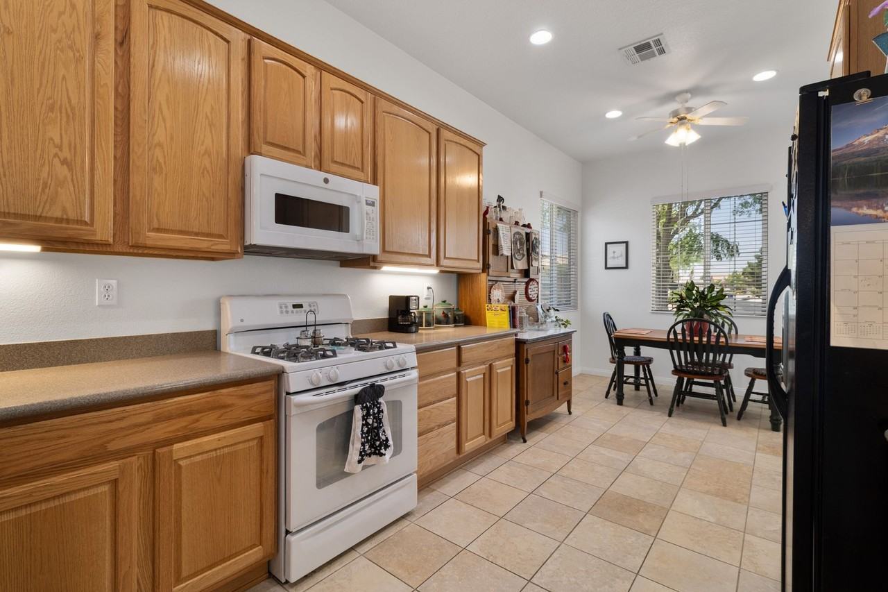 10416 Wilmington Ln - Photo 4 of 15