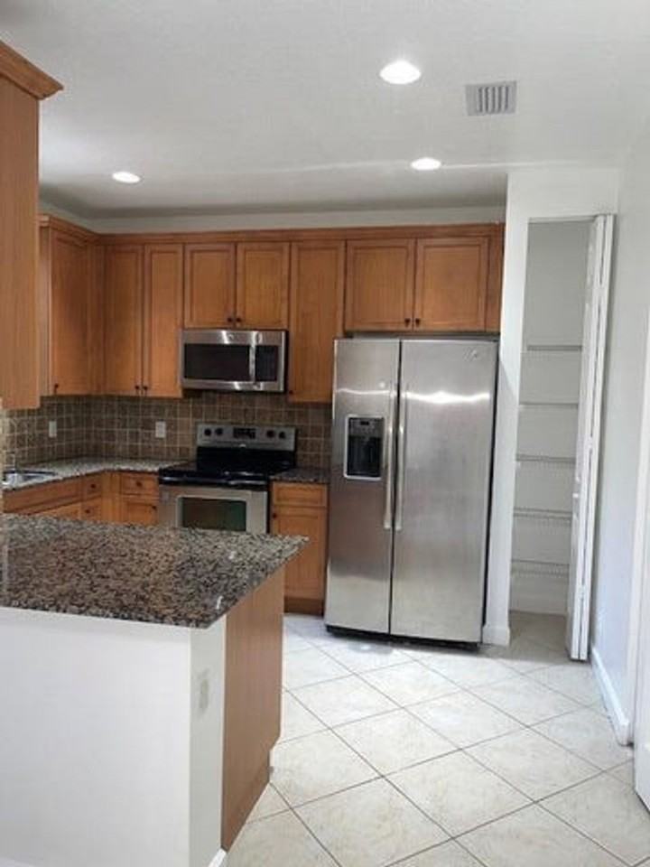 114 E Astor Cir - Photo 2 of 13
