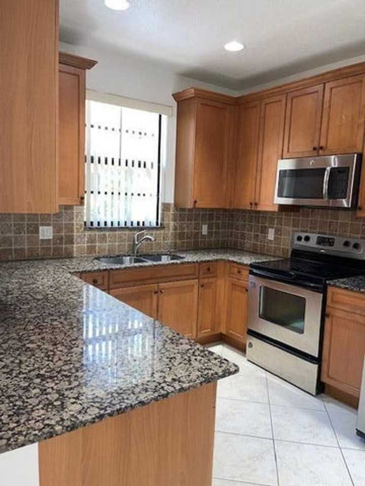 114 E Astor Cir - Photo 3 of 13