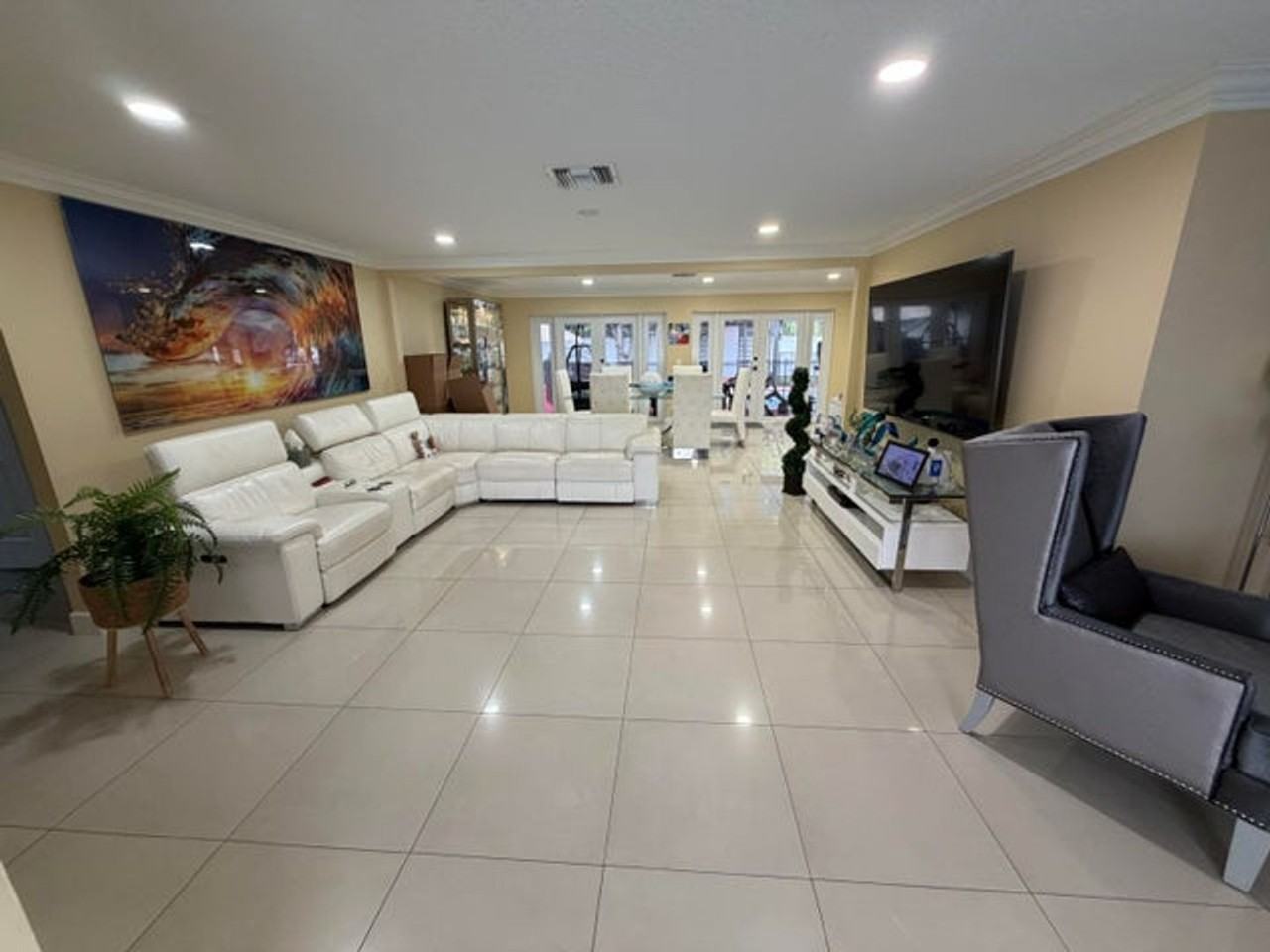 147 Alcazar St - Photo 4 of 16