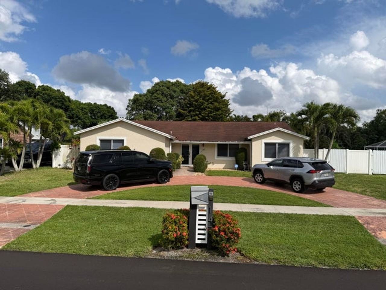 147 Alcazar St - Photo 6 of 16