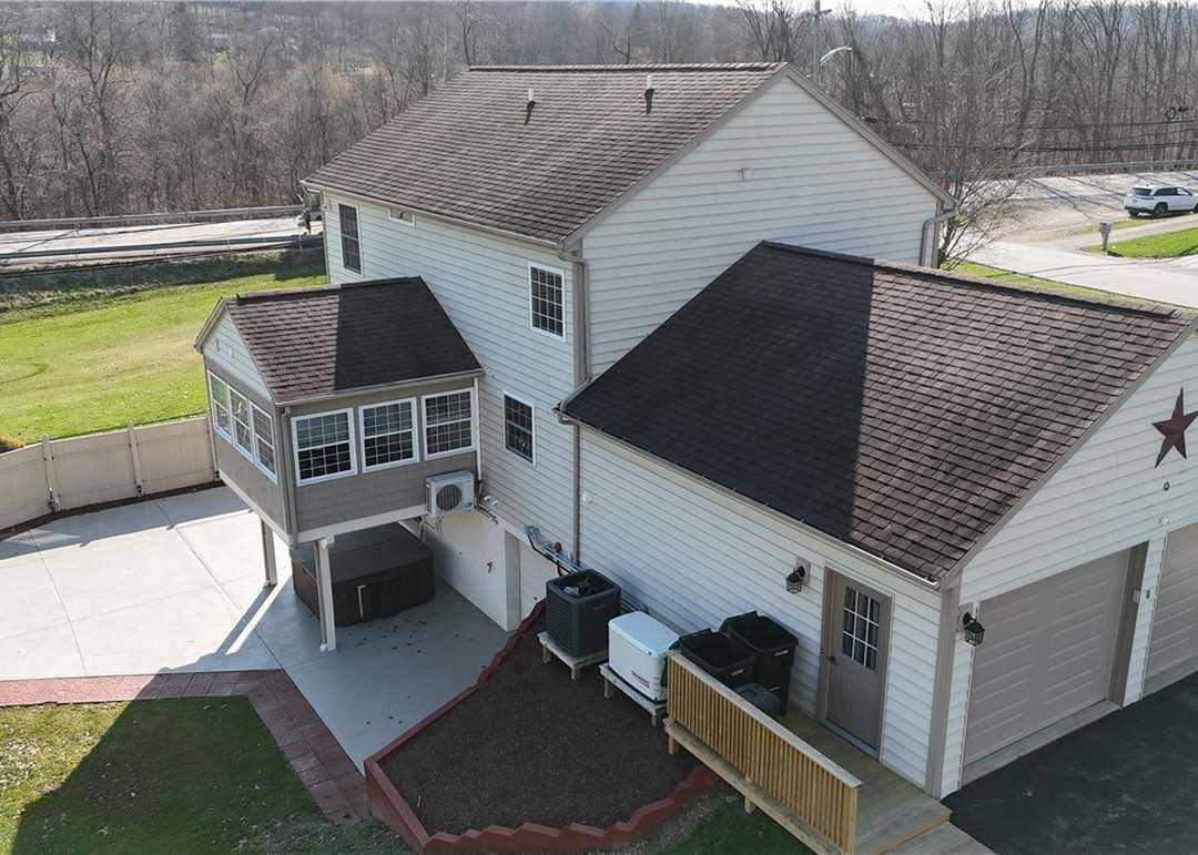102 Sycamore Ln - Photo 2 of 7