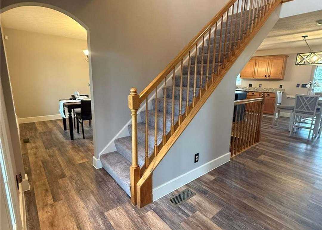 102 Sycamore Ln - Photo 3 of 7