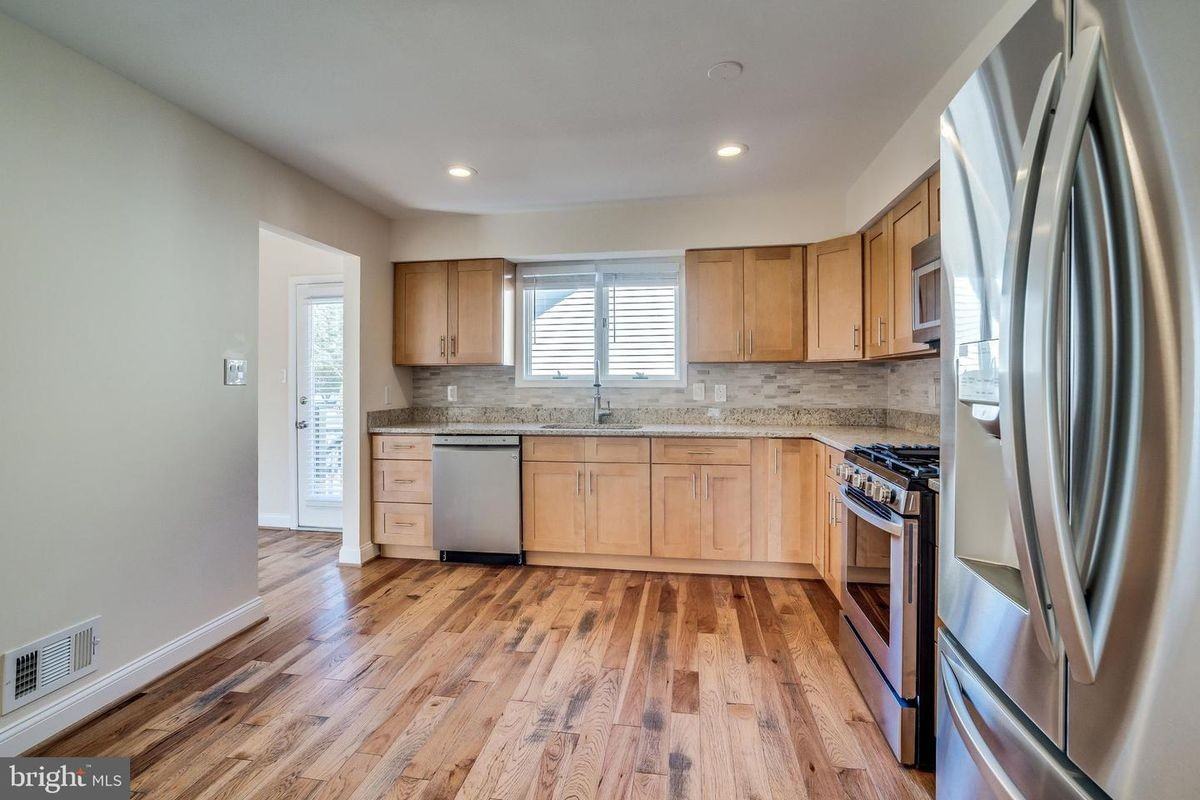 6505 Gretna Green Way - Photo 4 of 49