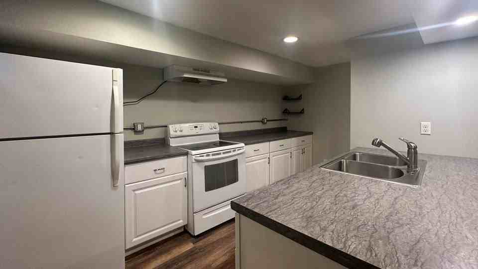 1019 Wisconsin St - Photo 2 of 3