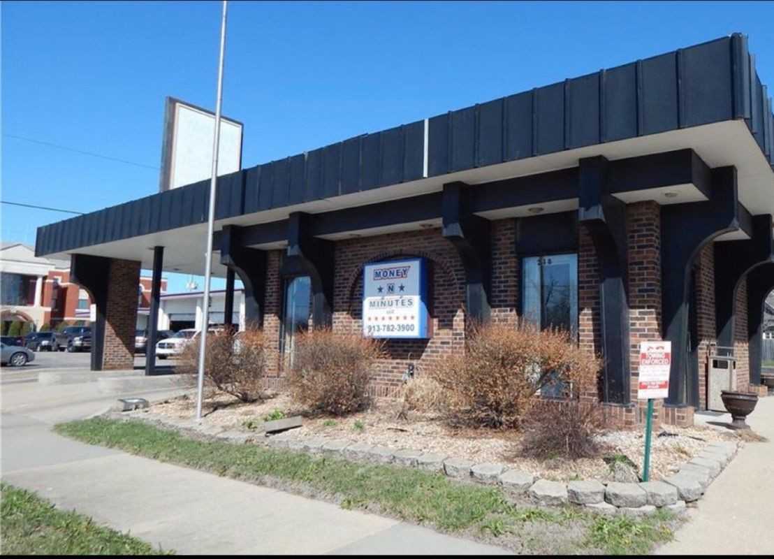 218 S Kansas Ave - Photo 2 of 5