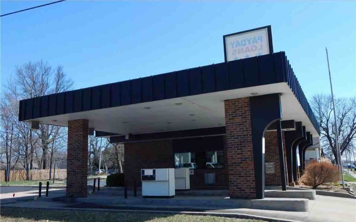 218 S Kansas Ave - Photo 4 of 5