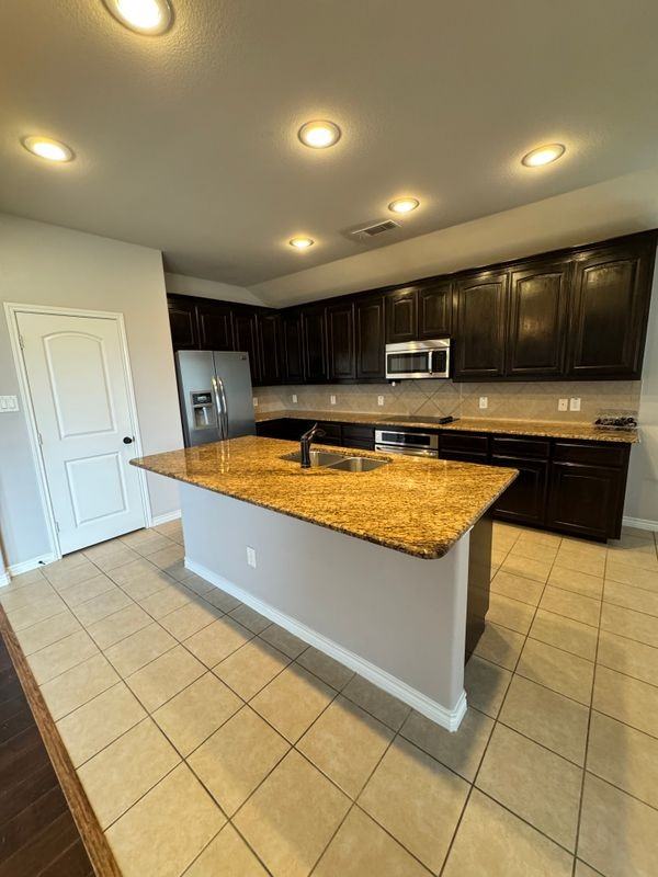 421 Commonwealth Dr - Photo 2 of 25