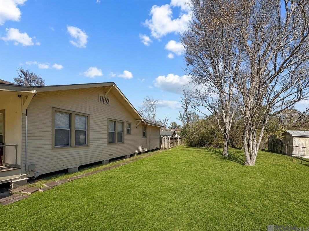 1427 Stilt St - Photo 3 of 14