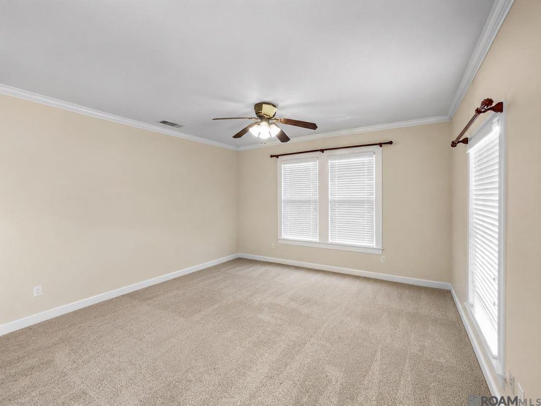1427 Stilt St - Photo 4 of 14