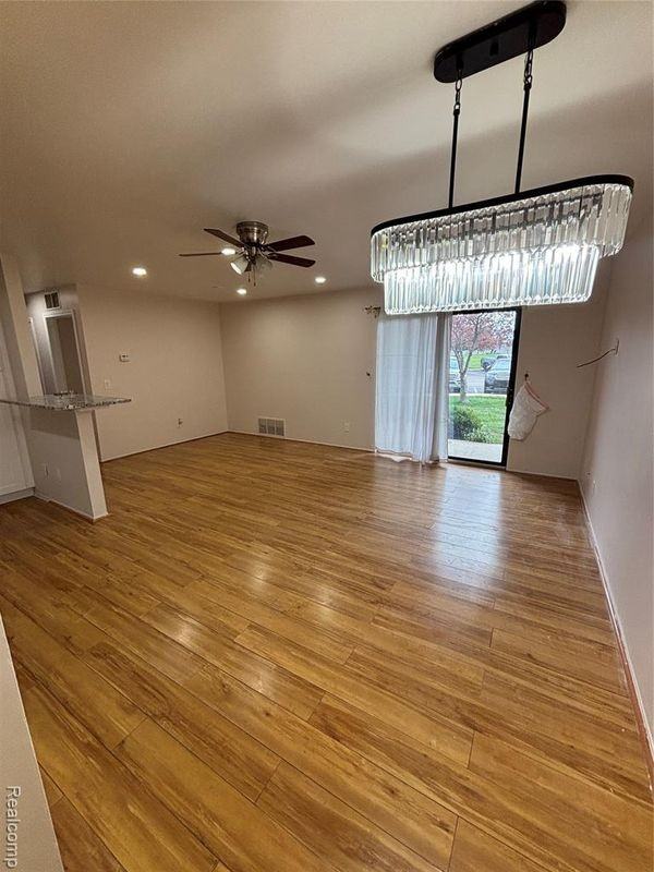 15140 Seagull Dr - Photo 2 of 11