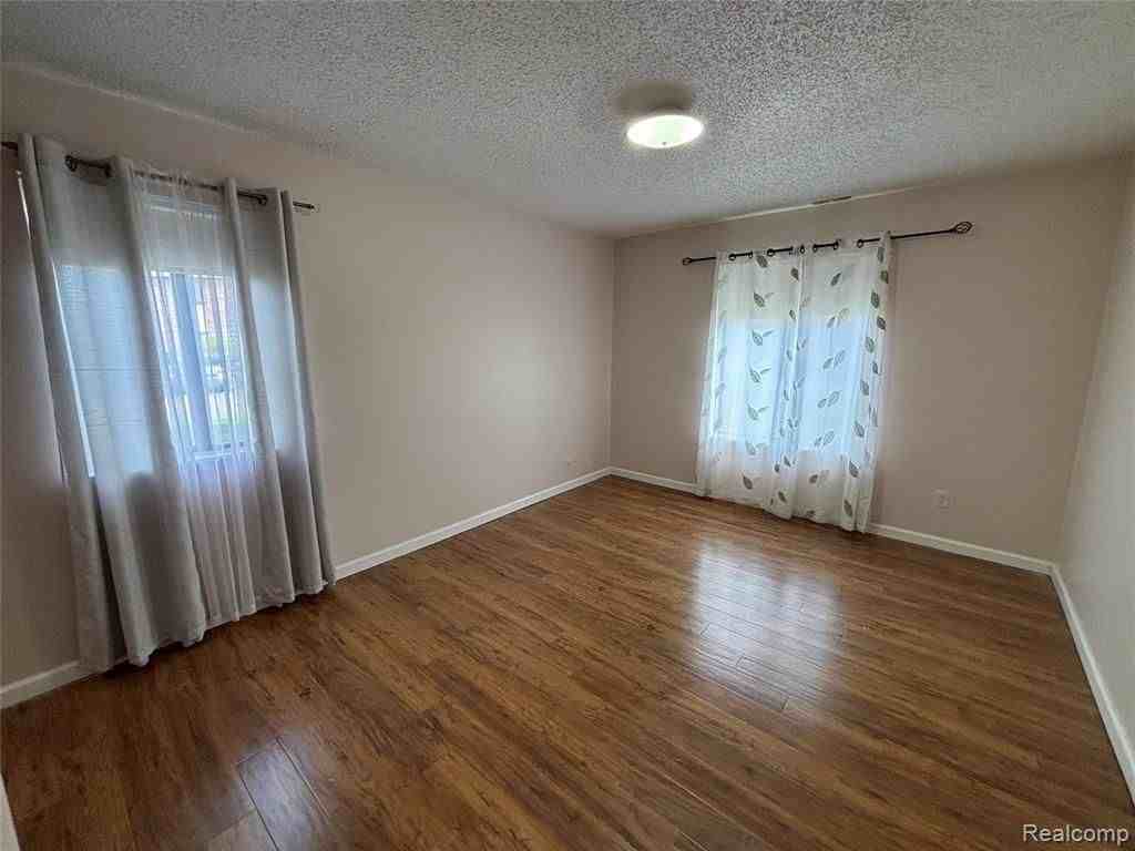 15140 Seagull Dr - Photo 3 of 11