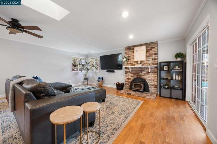 889 Palisade Dr - Photo 4 of 17