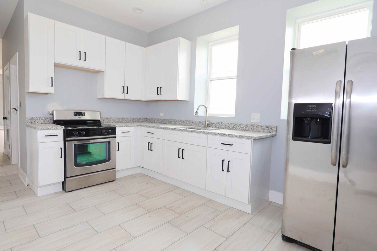 2858 S Saint Louis Ave ##3 - Photo 5 of 12
