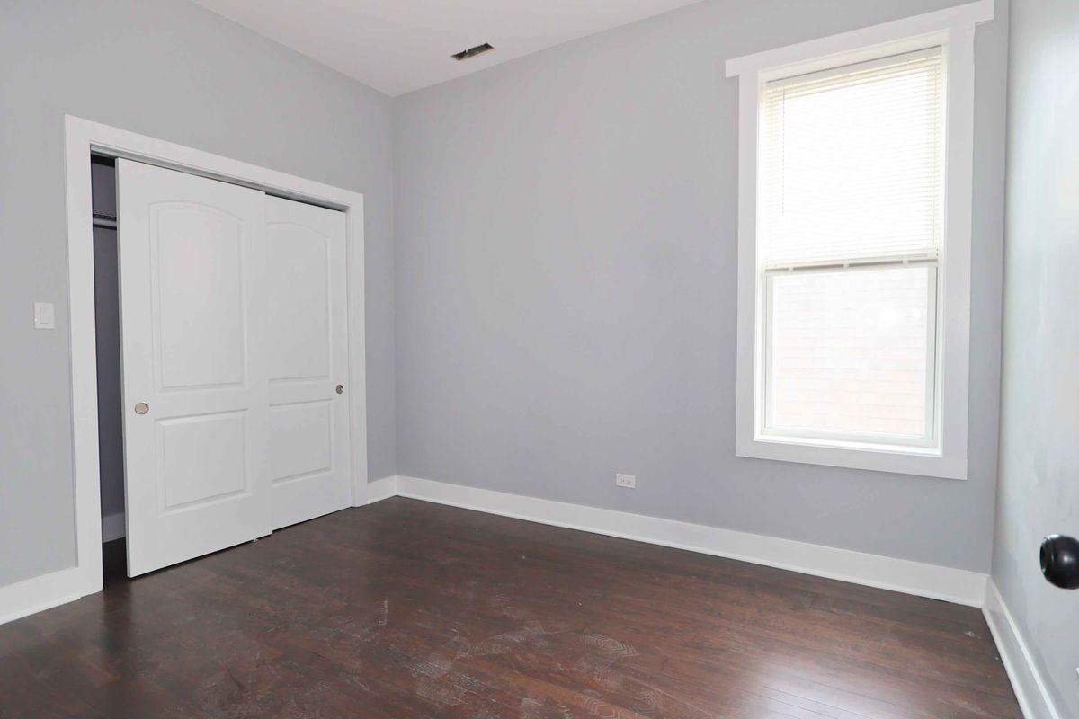 2858 S Saint Louis Ave ##3 - Photo 6 of 12