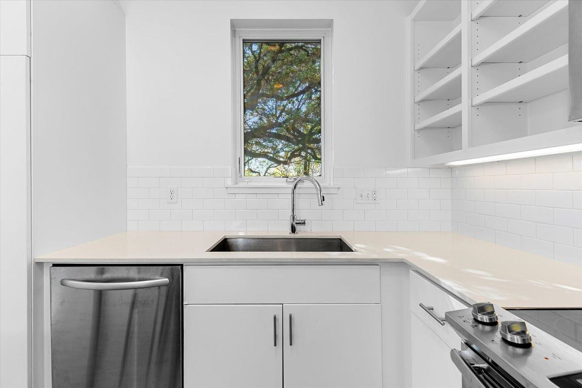 1204 Woodland Ave ##B - Photo 4 of 50