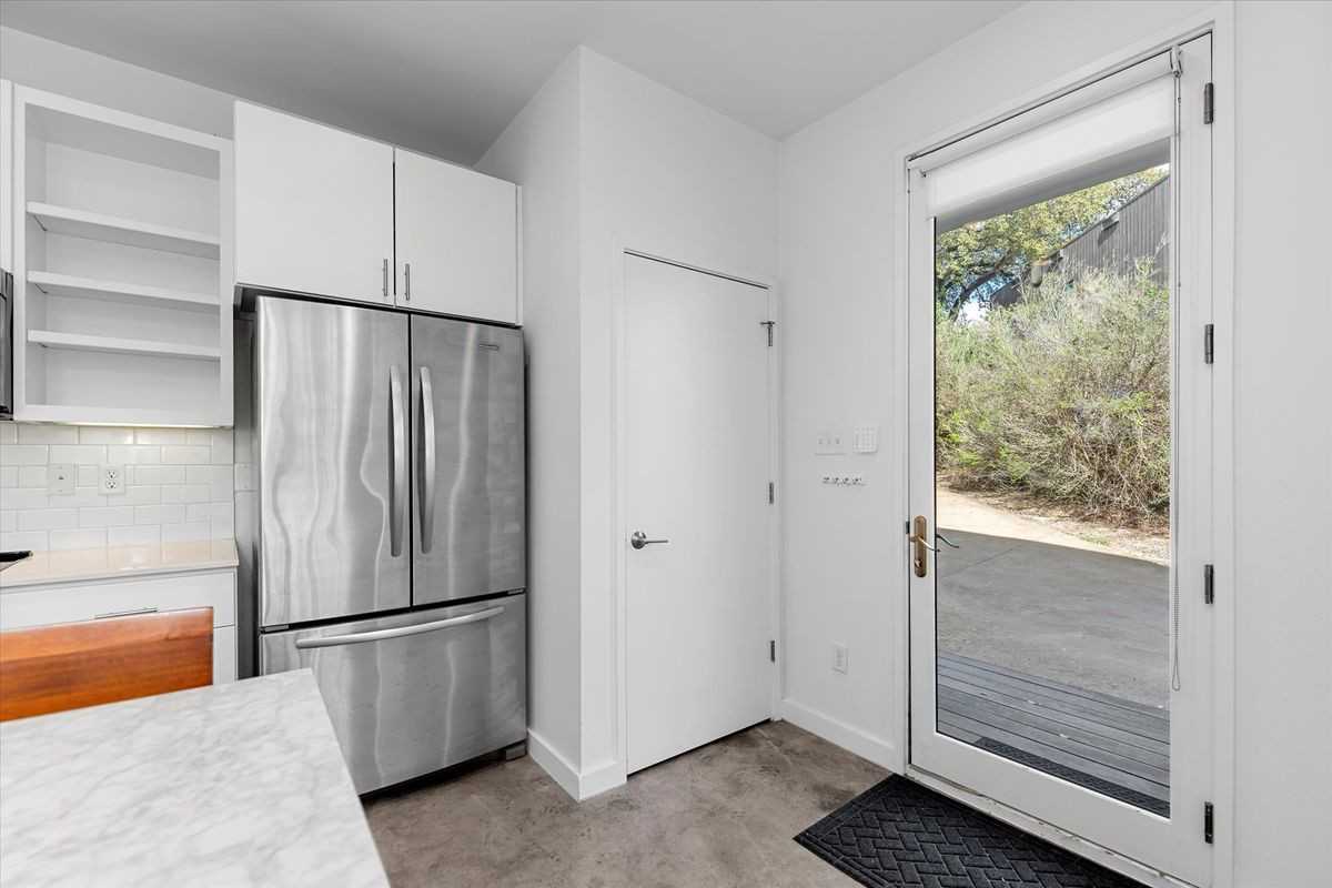 1204 Woodland Ave ##B - Photo 5 of 50