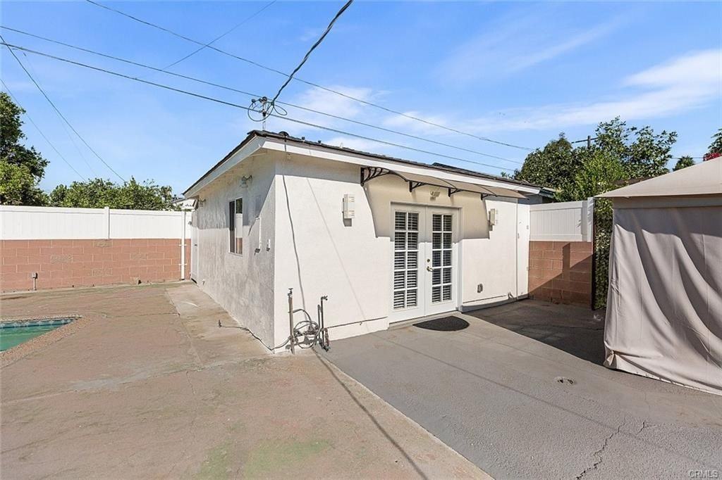 8829 Sylmar Ave - Photo 2 of 5