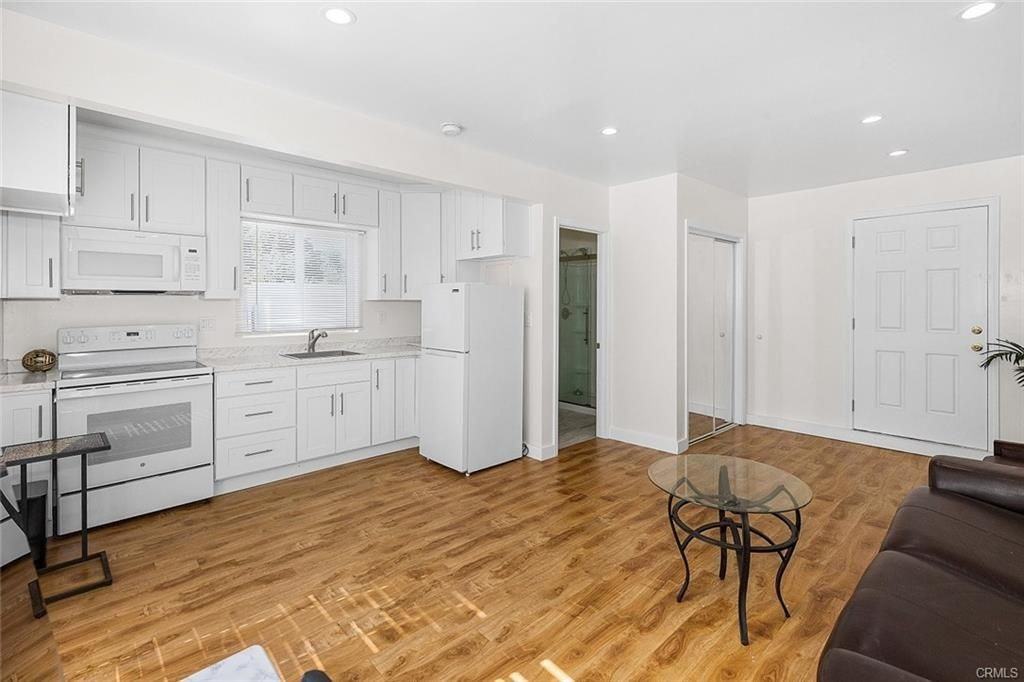 8829 Sylmar Ave - Photo 3 of 5