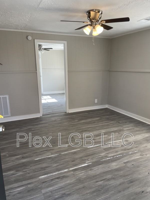 112 Oak Ln - Photo 2 of 7
