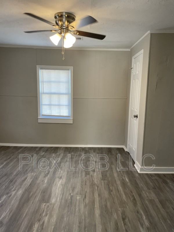 112 Oak Ln - Photo 3 of 7
