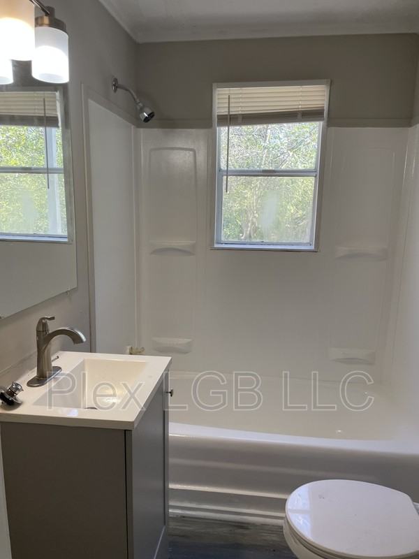 112 Oak Ln - Photo 5 of 7
