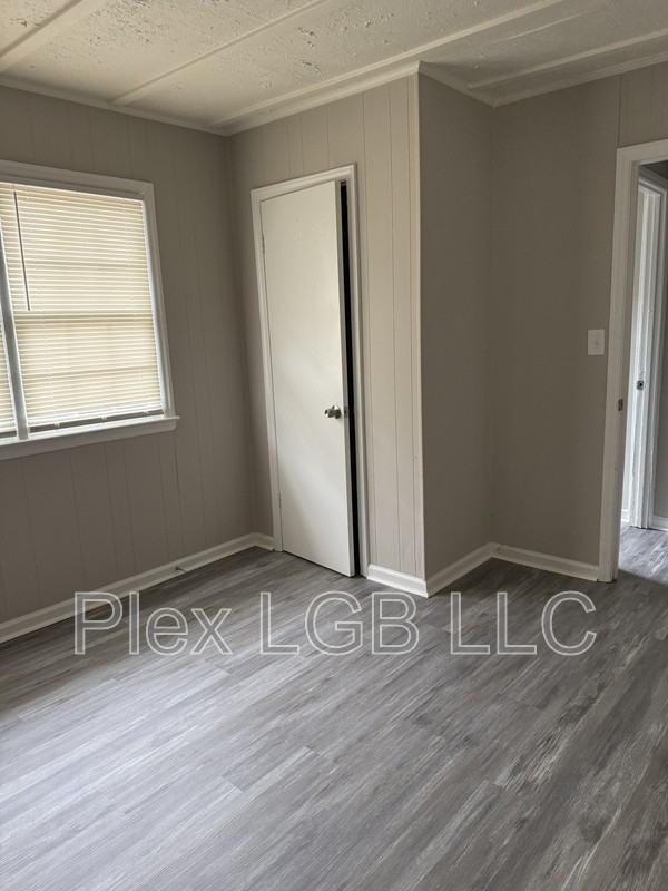 100 Oak Ln - Photo 7 of 10