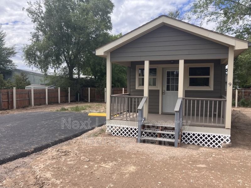 111 E Cottonwood Dr