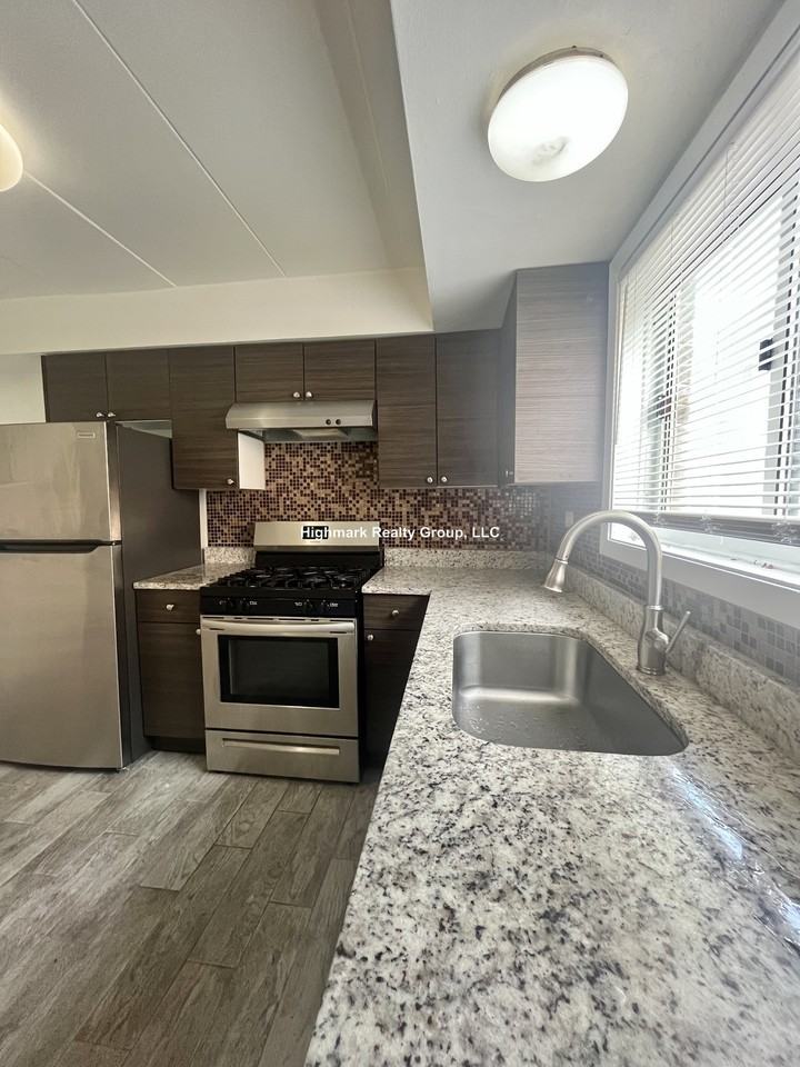 1320 Carol St #4 - Photo 3 of 22