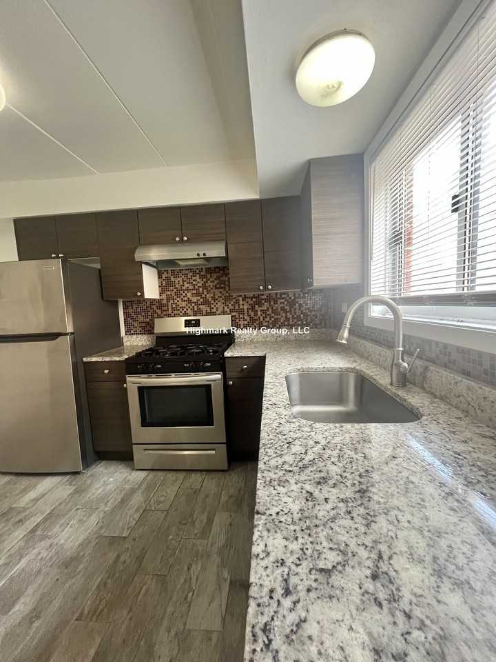 1320 Carol St #4 - Photo 4 of 22