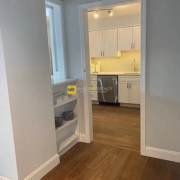 Hammond Pond Pkwy #206 - Photo 7 of 21