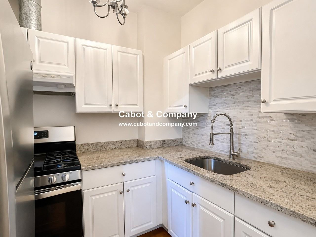 225 E Berkeley St #PH - Photo 2 of 10
