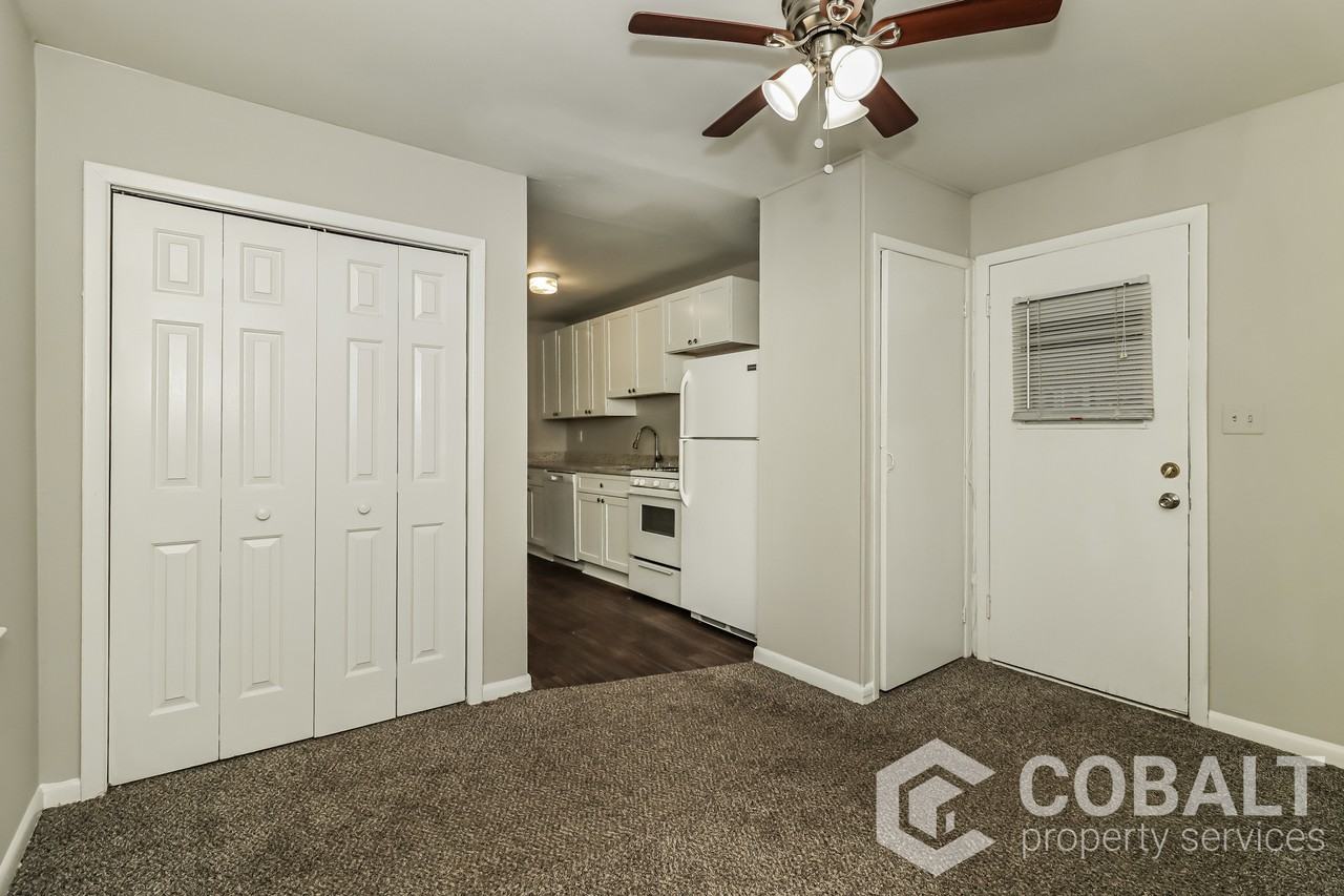 1992 Woodland Hills Ave Nw #2 - Photo 3 of 21