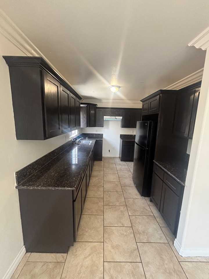 4523 Arlington Avenue - Photo 5 of 15