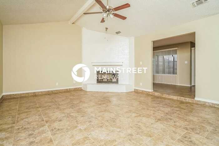 4820 Crest Dr - Photo 3 of 16