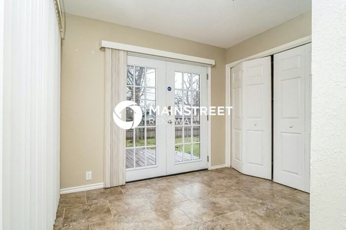 4820 Crest Dr - Photo 6 of 16