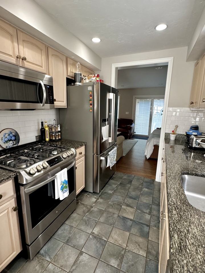 10 Shanley St - Photo 3 of 27